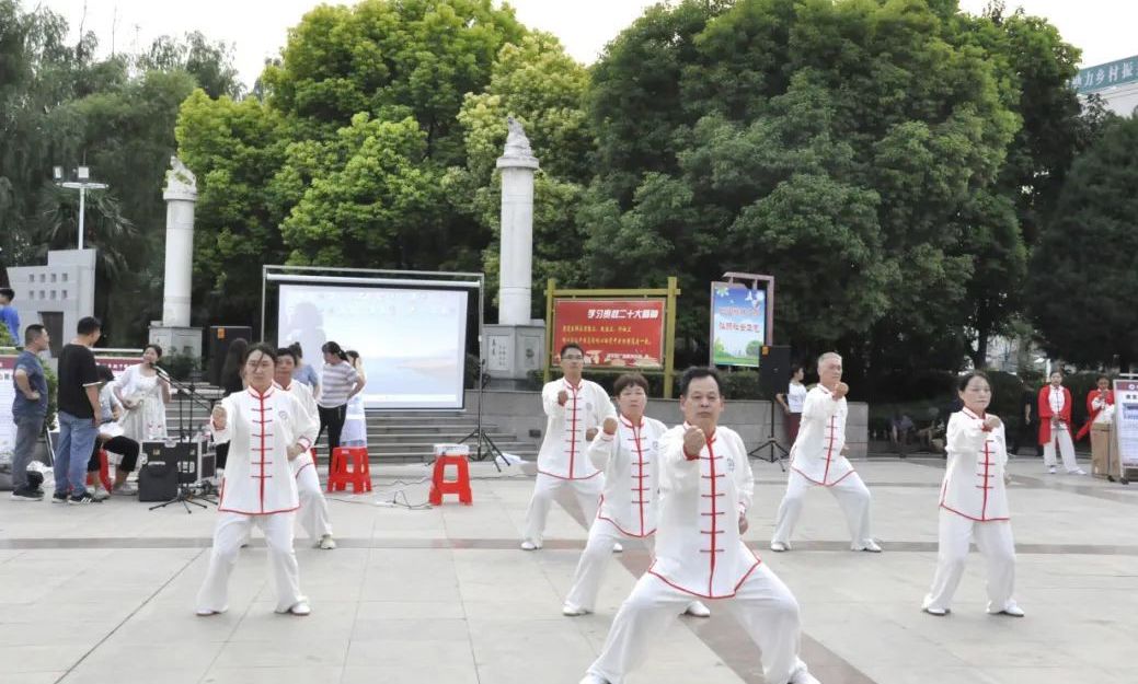 惠民義診：鎮(zhèn)平縣中醫(yī)院舉辦“中醫(yī)藥文化夜市” 活動